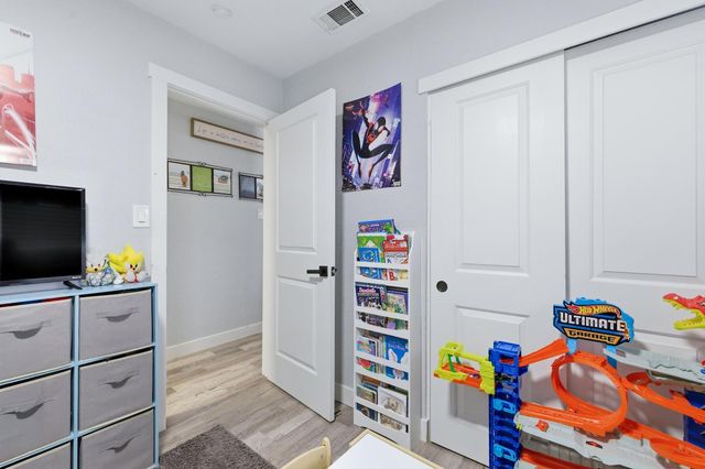 9359 Lujan Dr, Elk Grove, CA 95624