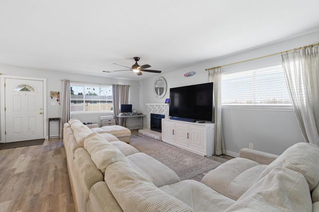 9359 Lujan Dr, Elk Grove, CA 95624