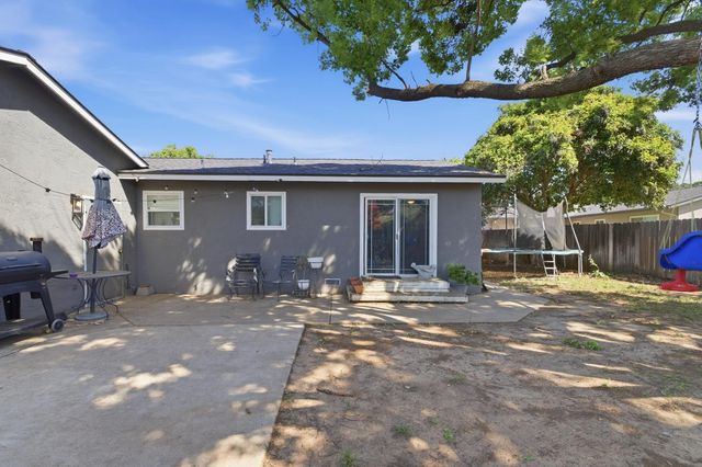 9359 Lujan Dr, Elk Grove, CA 95624