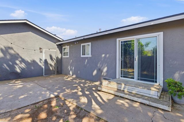 9359 Lujan Dr, Elk Grove, CA 95624
