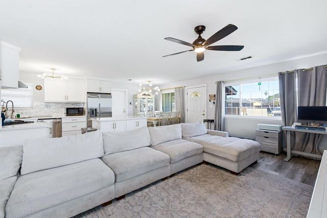 9359 Lujan Dr, Elk Grove, CA 95624