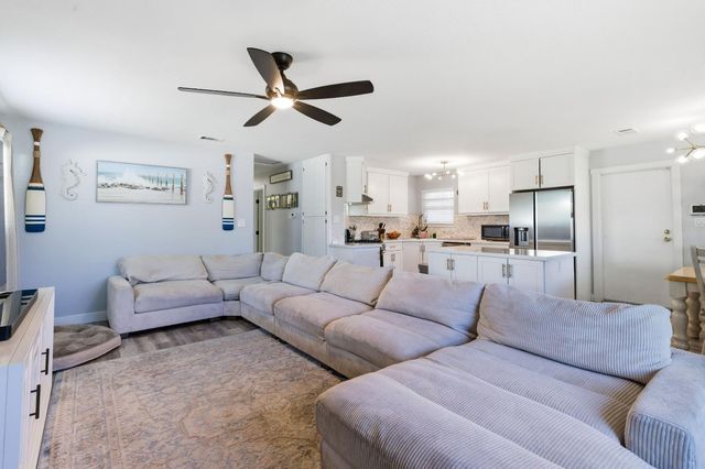 9359 Lujan Dr, Elk Grove, CA 95624