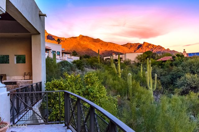 3140 E Crest Shadows Drive, Tucson, AZ 85718