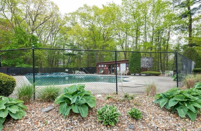 4 Greenbriar Drive 102, North Reading, MA 01864