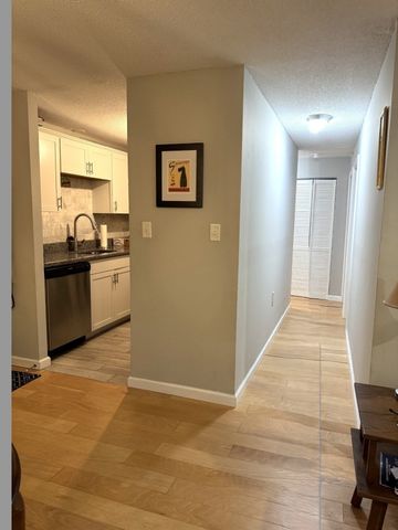 4 Greenbriar Drive 102, North Reading, MA 01864