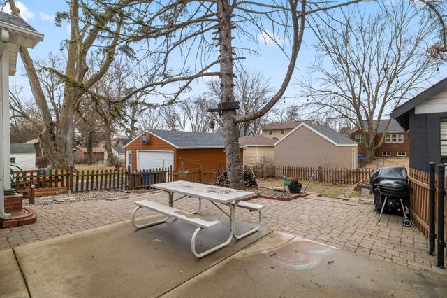 2120 40th Street, Des Moines, IA 50310