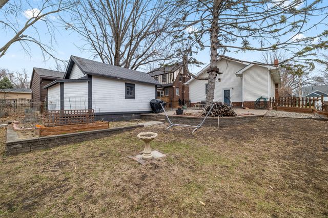 2120 40th Street, Des Moines, IA 50310