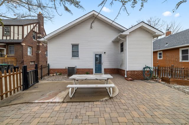 2120 40th Street, Des Moines, IA 50310