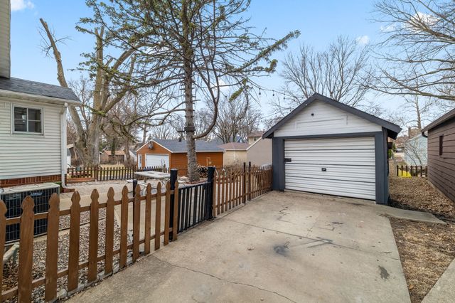2120 40th Street, Des Moines, IA 50310