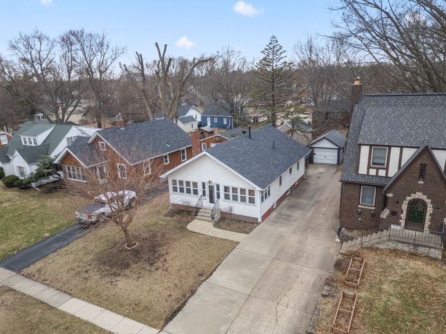 2120 40th Street, Des Moines, IA 50310