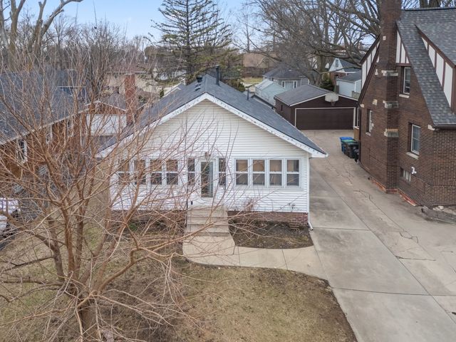 2120 40th Street, Des Moines, IA 50310
