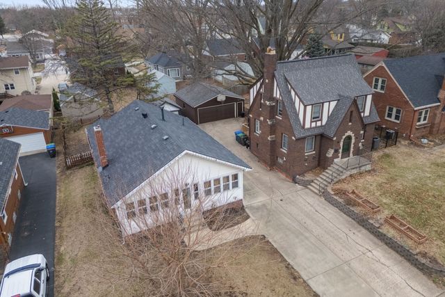 2120 40th Street, Des Moines, IA 50310