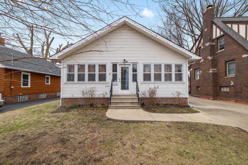 2120 40th Street, Des Moines, IA 50310