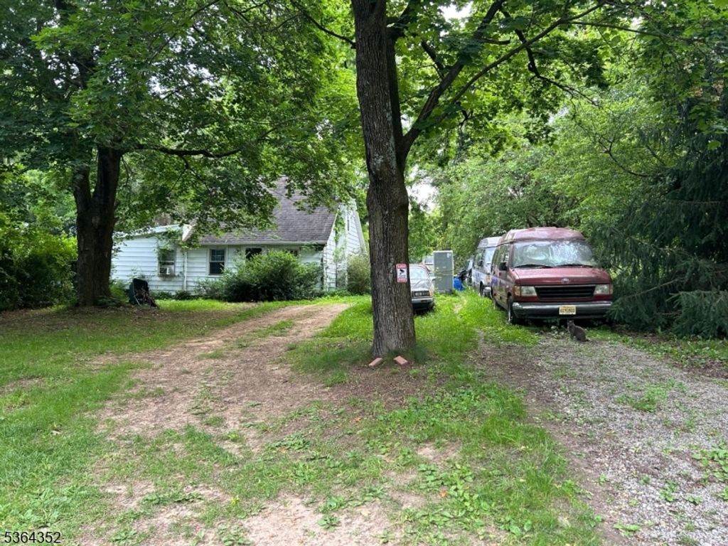 45 Half Way House Road, Franklin Twp., NJ 07882