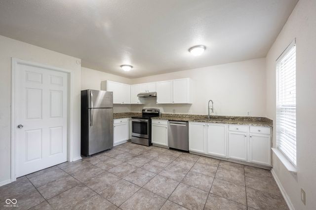 1738 Sonesta Way, Indianapolis, IN 46217