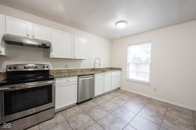 1738 Sonesta Way, Indianapolis, IN 46217