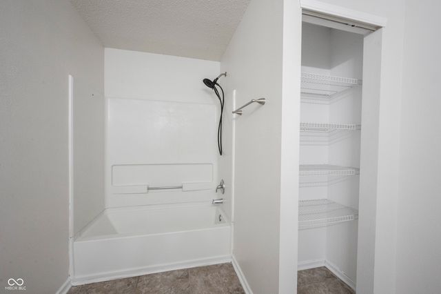 1738 Sonesta Way, Indianapolis, IN 46217