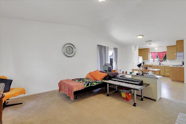 319 River Oaks Dr, Yuba City, CA 95991