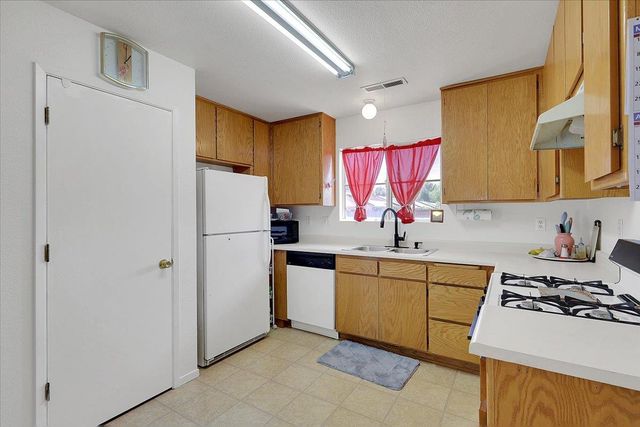 319 River Oaks Dr, Yuba City, CA 95991