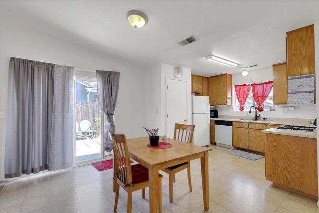 319 River Oaks Dr, Yuba City, CA 95991