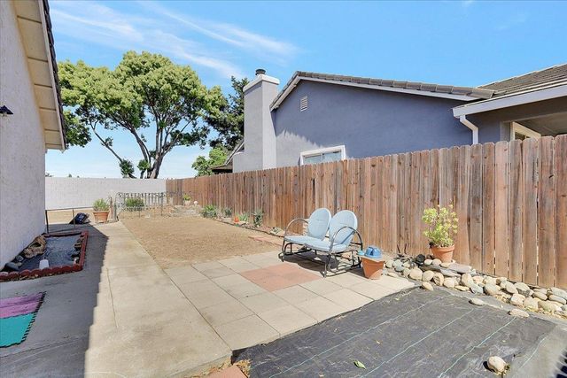 319 River Oaks Dr, Yuba City, CA 95991