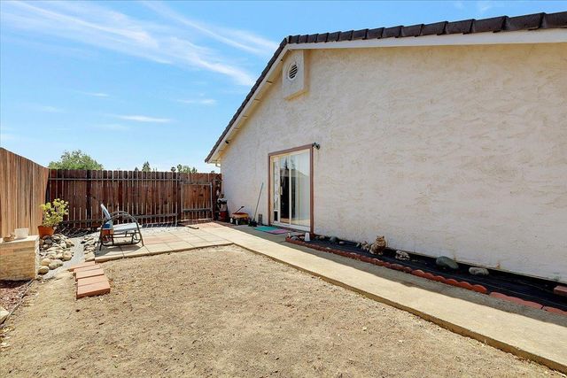 319 River Oaks Dr, Yuba City, CA 95991