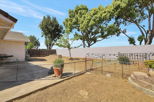 319 River Oaks Dr, Yuba City, CA 95991