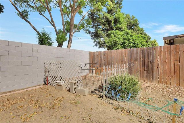 319 River Oaks Dr, Yuba City, CA 95991