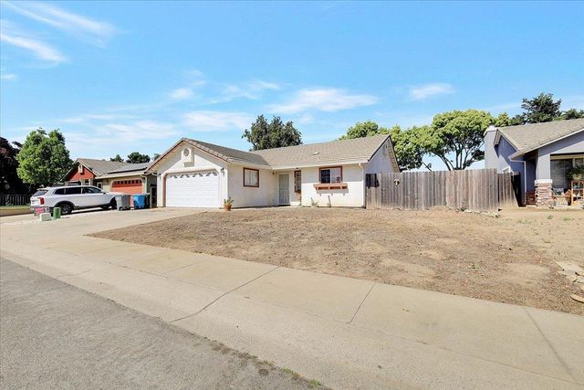 319 River Oaks Dr, Yuba City, CA 95991