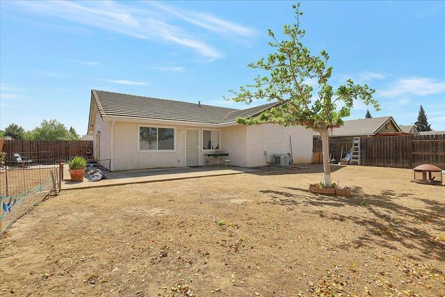 319 River Oaks Dr, Yuba City, CA 95991