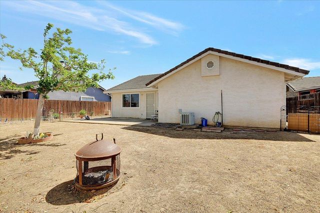319 River Oaks Dr, Yuba City, CA 95991