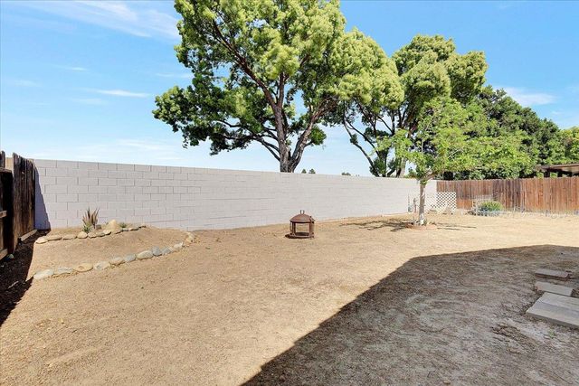 319 River Oaks Dr, Yuba City, CA 95991