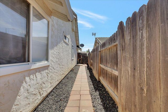 319 River Oaks Dr, Yuba City, CA 95991