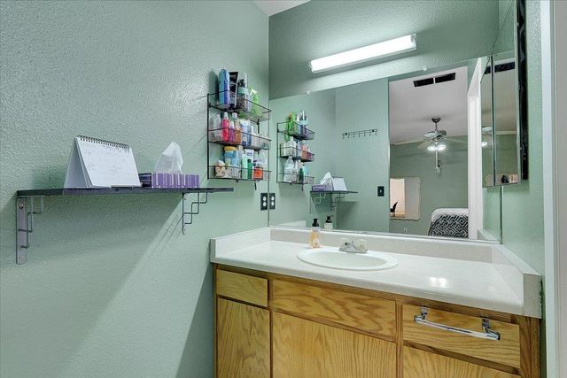 319 River Oaks Dr, Yuba City, CA 95991