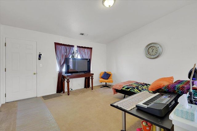 319 River Oaks Dr, Yuba City, CA 95991