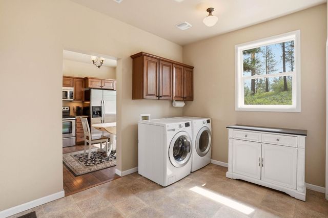 2609 E Tiger Lily Ln, Spangle, WA 99031