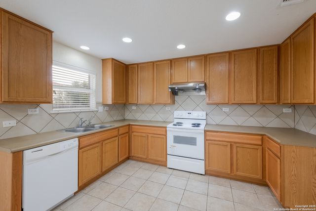6015 Wisteria HL, San Antonio, TX 78218