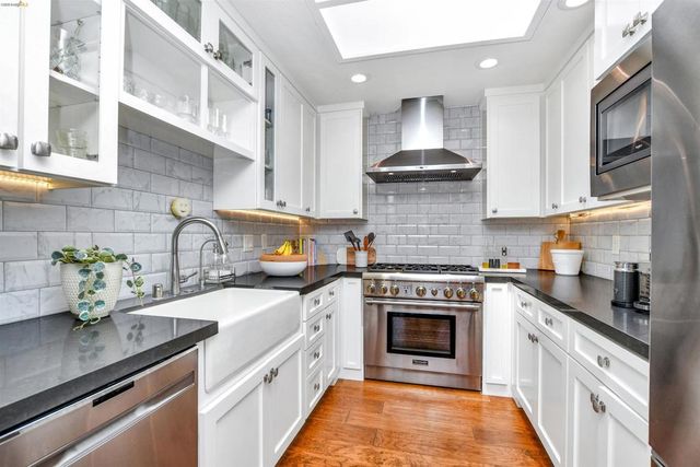 215 Charter Oak Circle, Walnut Creek, CA 94597