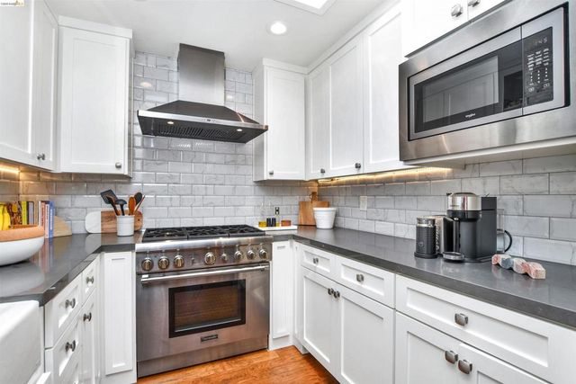 215 Charter Oak Circle, Walnut Creek, CA 94597