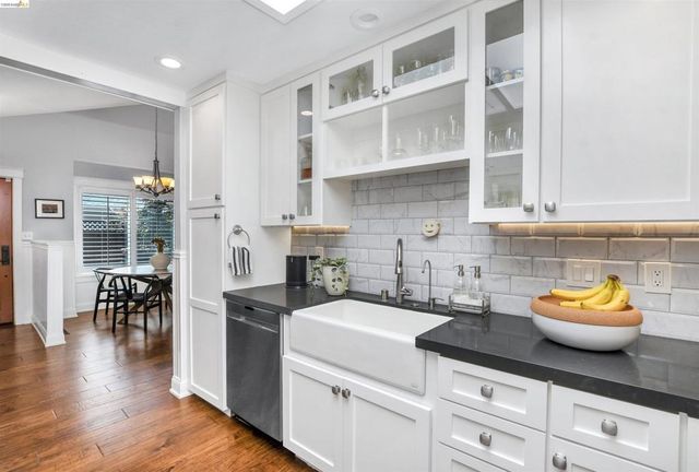 215 Charter Oak Circle, Walnut Creek, CA 94597