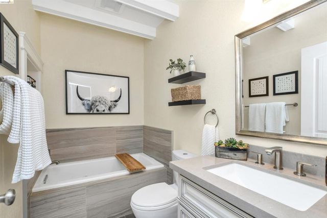 215 Charter Oak Circle, Walnut Creek, CA 94597