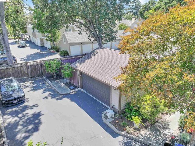 215 Charter Oak Circle, Walnut Creek, CA 94597