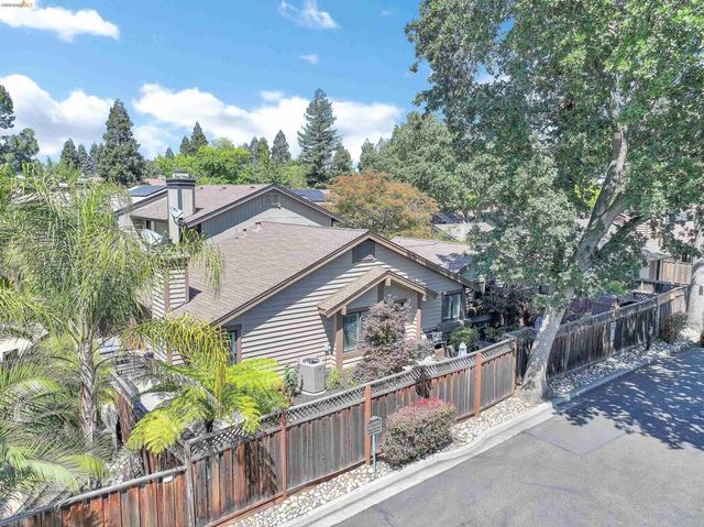 215 Charter Oak Circle, Walnut Creek, CA 94597