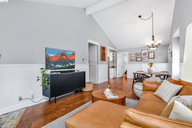 215 Charter Oak Circle, Walnut Creek, CA 94597
