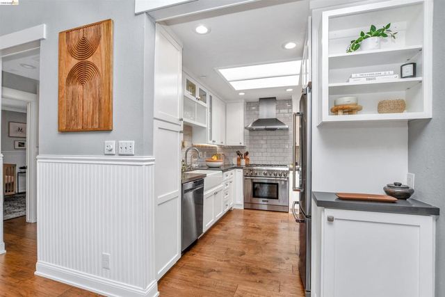 215 Charter Oak Circle, Walnut Creek, CA 94597