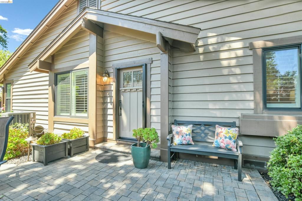 215 Charter Oak Circle, Walnut Creek, CA 94597