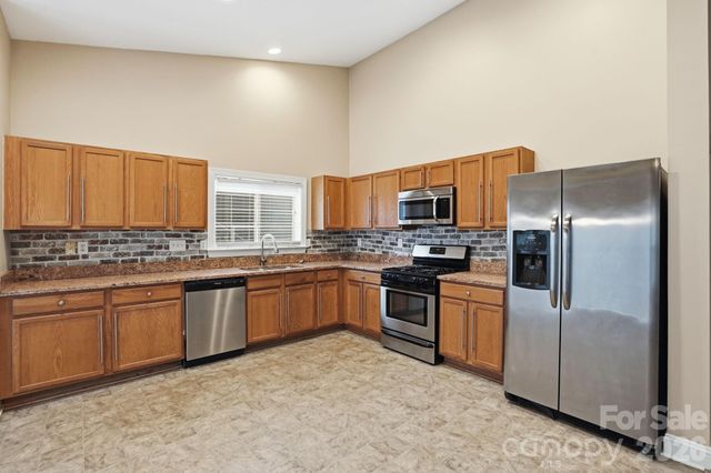 9527 Seamill Road, Charlotte, NC 28278