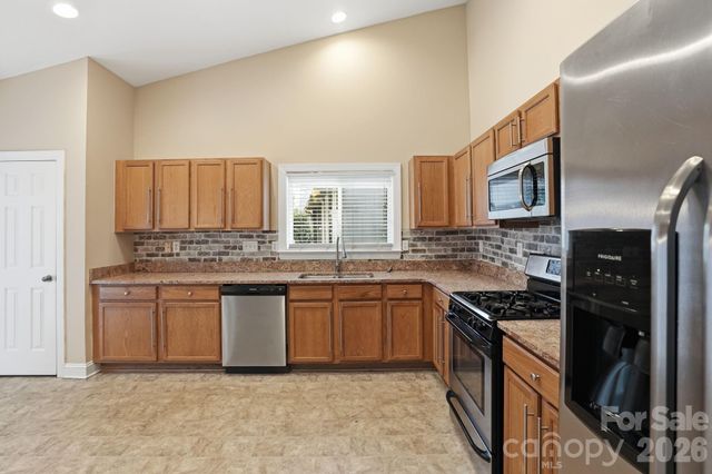 9527 Seamill Road, Charlotte, NC 28278