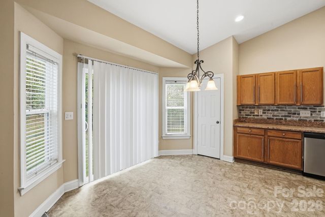 9527 Seamill Road, Charlotte, NC 28278