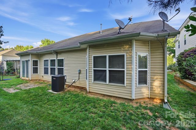 9527 Seamill Road, Charlotte, NC 28278